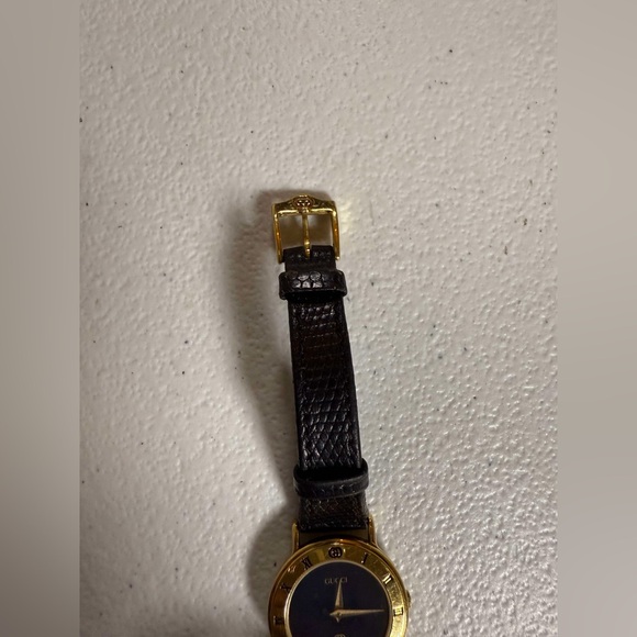GUCCI 3000 33mm GOLD BLACK DIAL VINTAGE SWISS MADE WATCH QUARTZ F340 - Picture 12 of 12